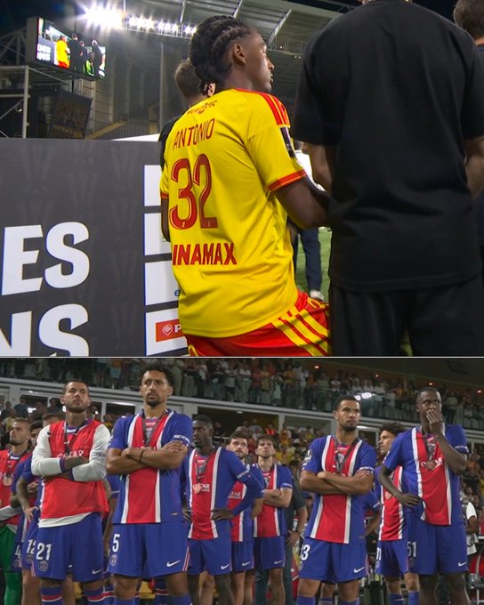略有遗憾！朗斯染红球员无法入场领取奖牌，但最终与队友捧杯庆祝